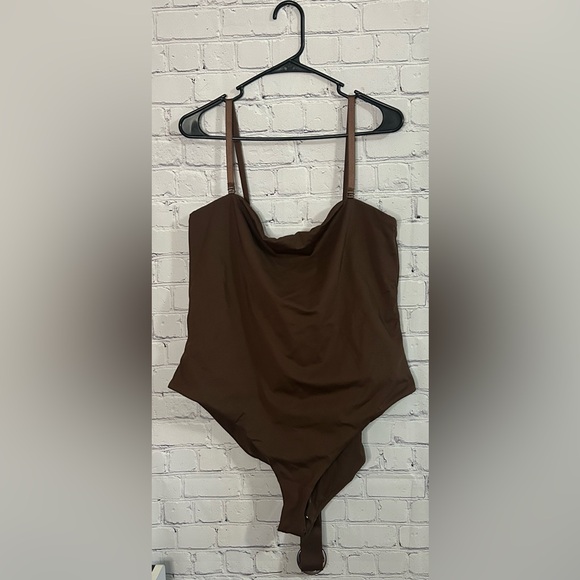 NWT SKIMS Sculpting Swim Strapless One Piece Cocoa Size 4X - Picture 2 of 7